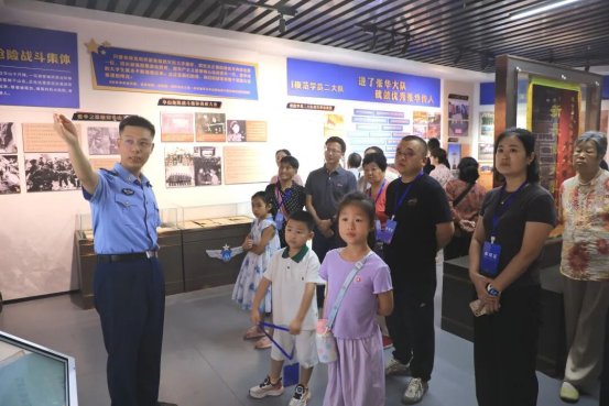 来自全国各地的家长走进校园