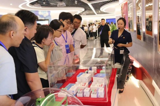 喧嚣瞬间被历史的厚重感抚平