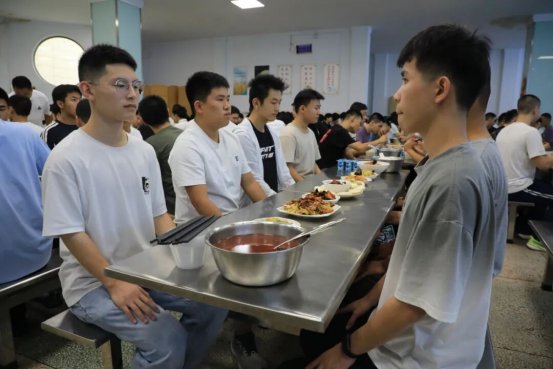 迎接每一名即将淬火的新战友
